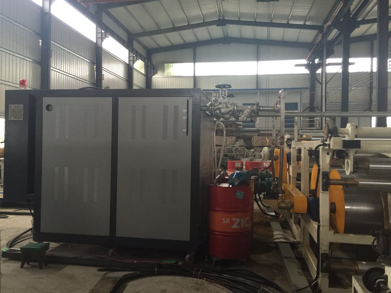 覆膜輥筒控溫機(jī)，輥筒導(dǎo)熱油加熱器